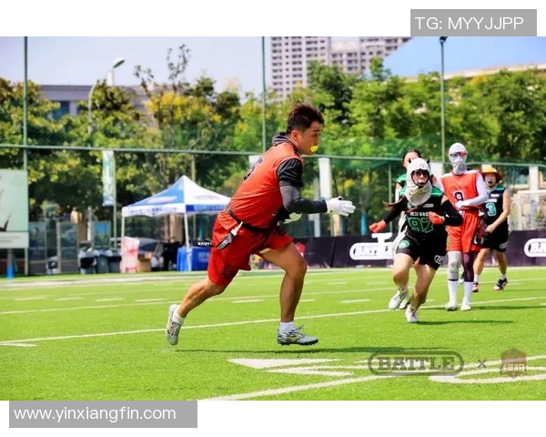 足球复杂照片展现球场激情与运动员的坚韧精神之美